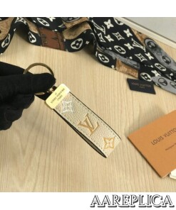 Replica LV Maxi Dragonne Key Holder Louis Vuitton M00286