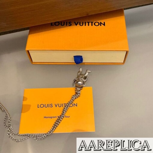 Replica LV Galaxy Astronaut Necklace Louis Vuitton MP2222 5