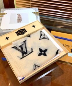 Replica Louis Vuitton M76500 LV Crafty Bi Color Envy LV Stole 2