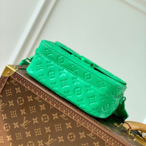 Replica Louis Vuitton S Lock Messenger LV M20904 4