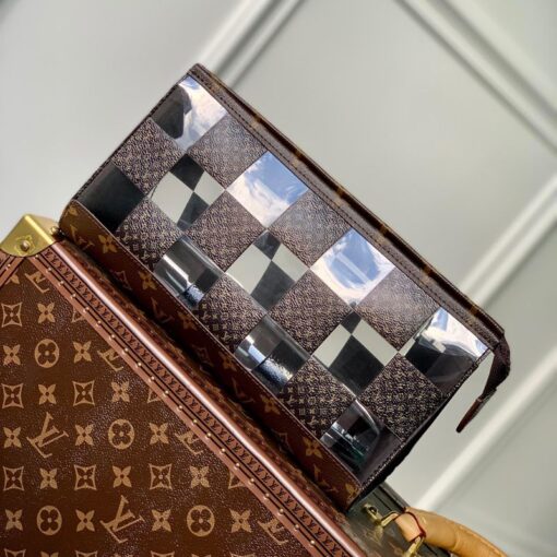 Replica Louis Vuitton Standing Pouch LV M81588 3