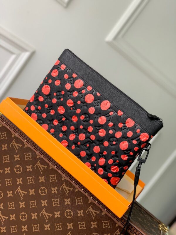 Replica Louis Vuitton LVxYK Pochette To Go LV M82019 9