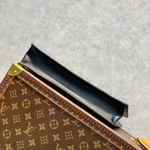 Replica Louis Vuitton Standing Pouch LV M81310 6