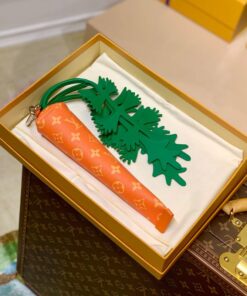 Replica Louis Vuitton Carrot Pouch LV M80851