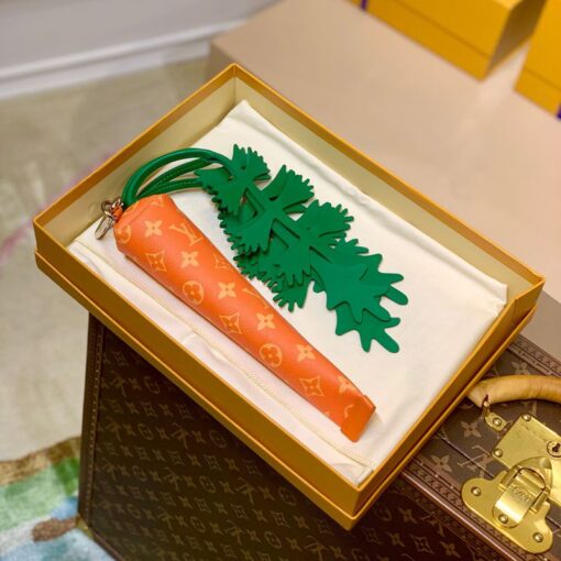 Replica Louis Vuitton Carrot Pouch LV M80851