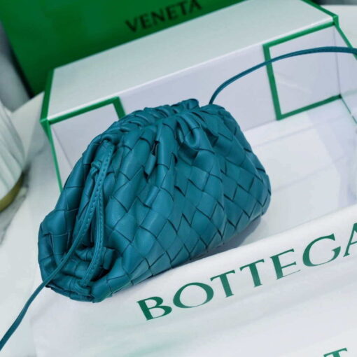 Replica BV 585852 Bottega Veneta Mini Pouch intrecciato leather clutch with strap sapphire 3