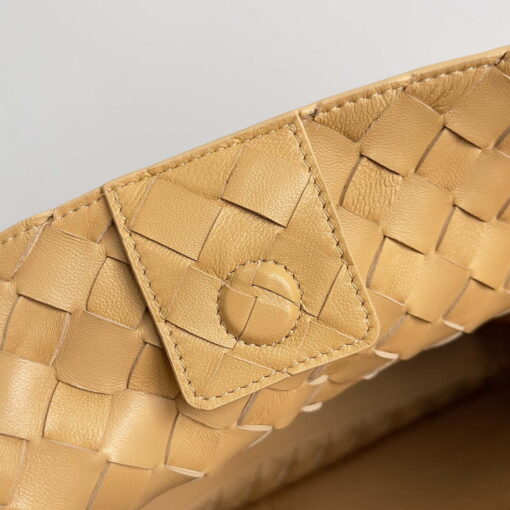 Replica Bottega Veneta BV 743572 Medium Andiamo Light Brown 6