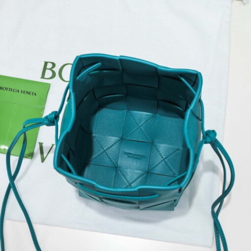 Replica Bottega Veneta BV 680218 Small Cassette Cross-Body Bucket Blue 6