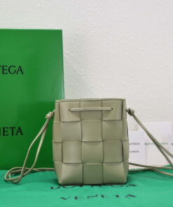 Replica Bottega Veneta BV 680218 Small Cassette Cross-Body Bucket Matcha green