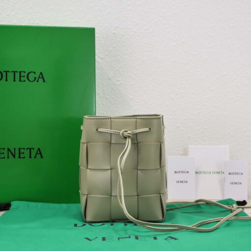 Replica Bottega Veneta BV 680218 Small Cassette Cross-Body Bucket Matcha green 4