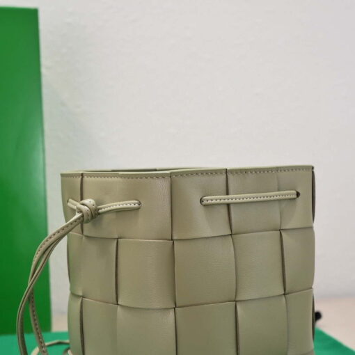 Replica Bottega Veneta BV 680218 Small Cassette Cross-Body Bucket Matcha green 6