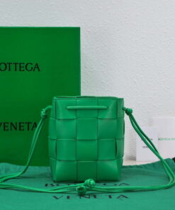 Replica Bottega Veneta BV 680218 Small Cassette Cross-Body Bucket Green