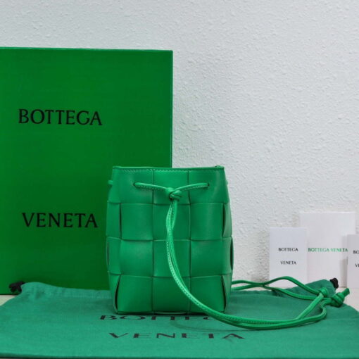 Replica Bottega Veneta BV 680218 Small Cassette Cross-Body Bucket Green 5