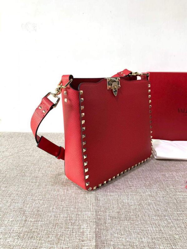 Replica Valentino 2B0C17 Rockstud Grainy Calfskin Hobo Bag 50031S Red 2