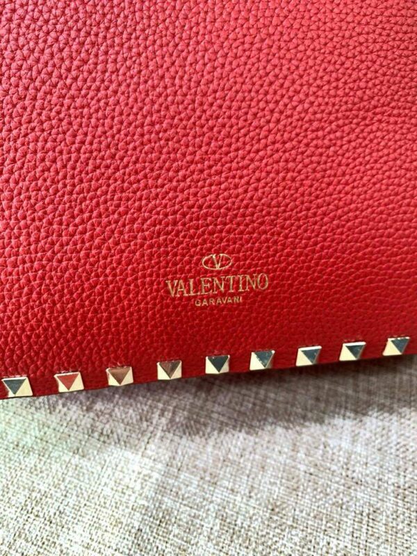 Replica Valentino 2B0C17 Rockstud Grainy Calfskin Hobo Bag 50031S Red 8