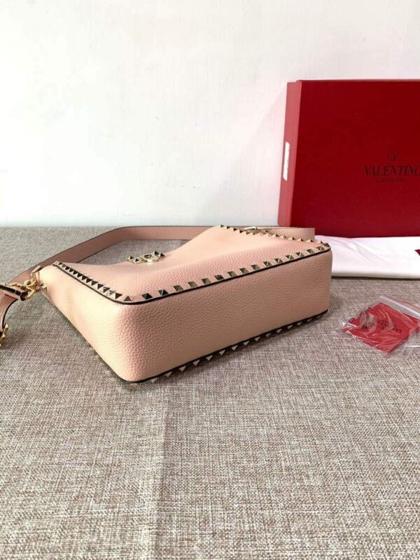 Replica Valentino 2B0C17 Rockstud Grainy Calfskin Hobo Bag 50031S Pink 3