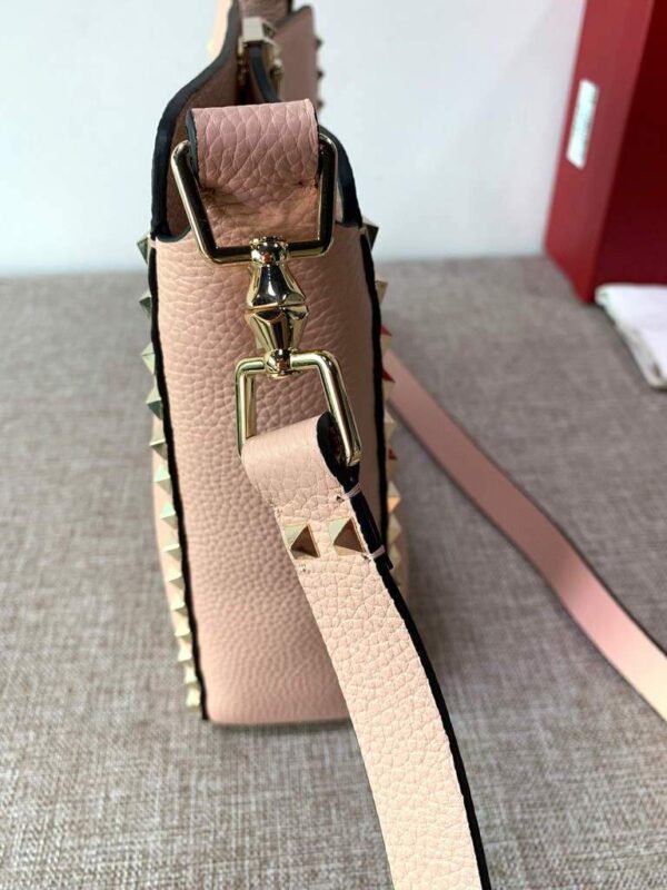 Replica Valentino 2B0C17 Rockstud Grainy Calfskin Hobo Bag 50031S Pink 5