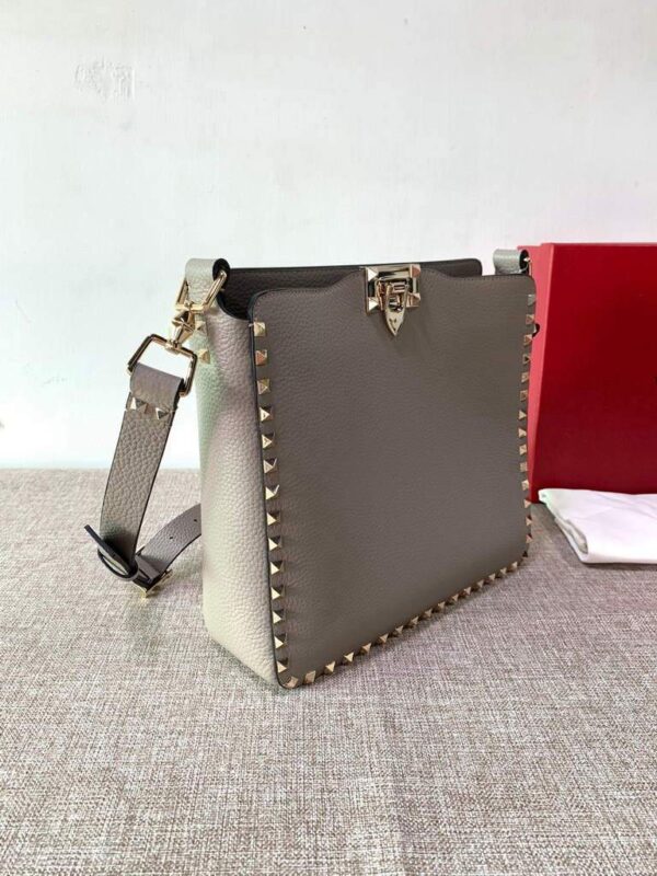 Replica Valentino 2B0C17 Rockstud Grainy Calfskin Hobo Bag 50031S Gray 2