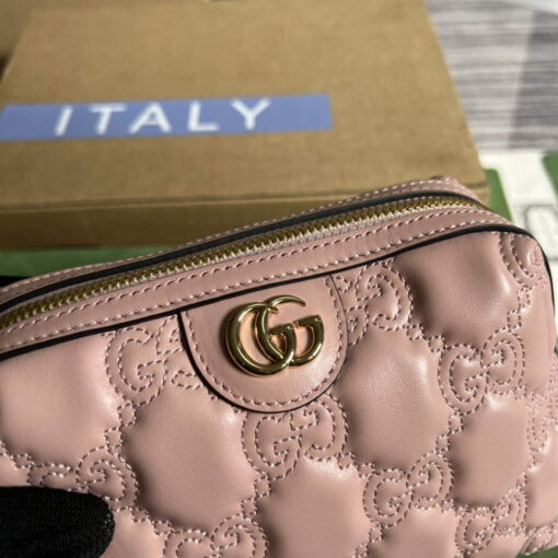 Replica Gucci 726047 GG Matelassé Beauty Case Pink 4