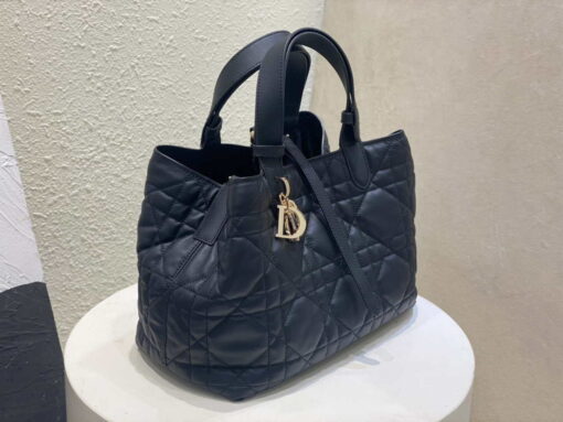 Replica Dior M2821 Medium Dior Toujours Bag Black Macrocannage Calfskin 2