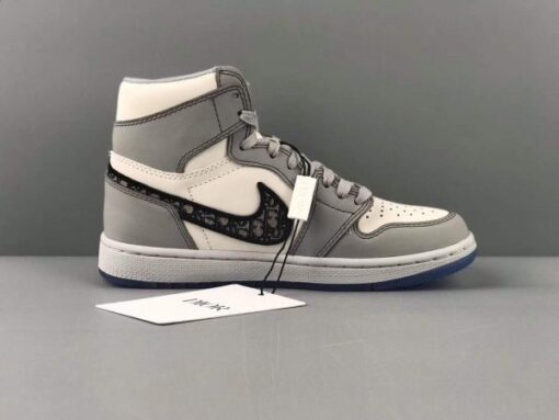 Replica Dior Men’s Women‘s Limited-edition Air Jordan 1 High OG Dior Sneaker 2