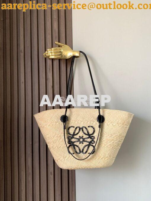 Replica Loewe Anagram Basket bag in Iraca Palm and Black Calfskin A223 2