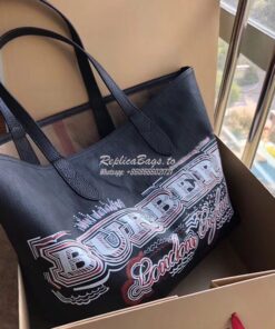 Replica Burberry The Medium Reversible Doodle Tote Black check 2