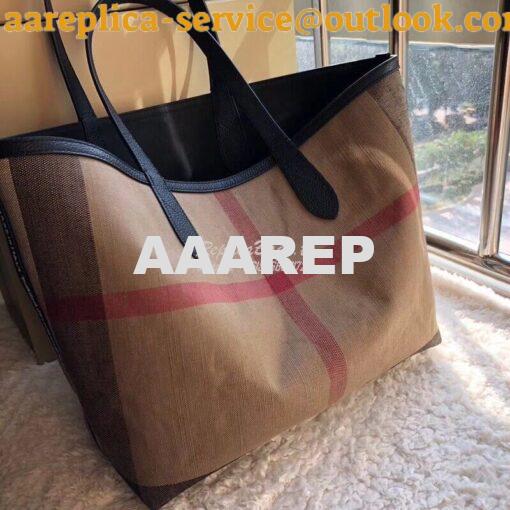 Replica Burberry The Medium Reversible Doodle Tote Black check 6