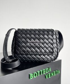 Replica Bottega Veneta BV Small Cobble Messenger Intrecciato Nappa lea