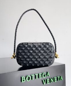 Replica Bottega Venata BV Knot Minaudiere With Strap Knotted Intreccio