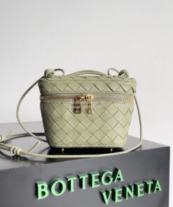 Replica Bottega Veneta BV Mini Intrecciato Vanity Case with Cross-Body