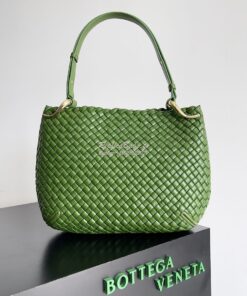 Replica Bottega Veneta BV Medium Clicker Shoulder Bag in Avocado Padde