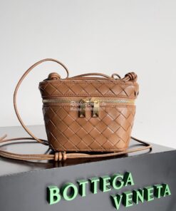 Replica Bottega Veneta BV Mini Intrecciato Vanity Case with Cross-Body