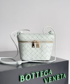 Replica Bottega Veneta BV Mini Intrecciato Vanity Case with Cross-Body