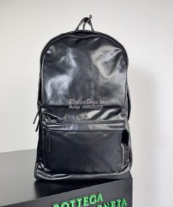 Replica Bottega Veneta BV Medium Archetype Backpack in black lambskin