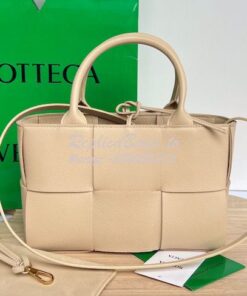 Replica Bottega Veneta BV Mini Arco Tote Bag Mini Intreccio Grained Le