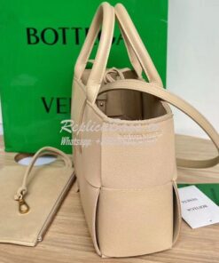 Replica Bottega Veneta BV Mini Arco Tote Bag Mini Intreccio Grained Le 2