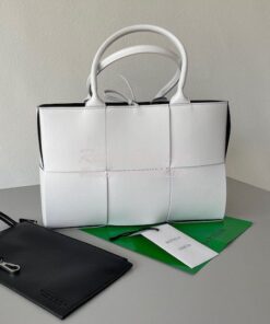 Replica Bottega Veneta BV Arco Tote Small / Medium Intrecciato Lambski