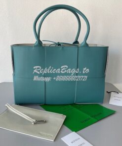 Replica Bottega Veneta BV Arco Tote Small / Medium Intrecciato Lambski