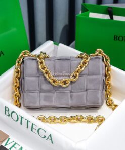 Replica  Bottega Veneta BV The Chain Cassette 631421 in Suede Cashmere