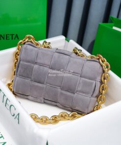 Replica  Bottega Veneta BV The Chain Cassette 631421 in Suede Cashmere 2