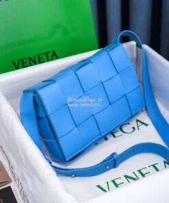 Replica Bottega Veneta BV Cassette Bag in Maxi Intreccio Bag 578004 Bl 2