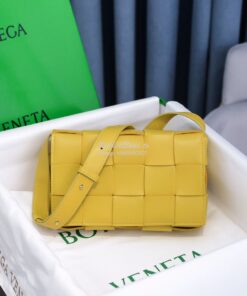 Replica Bottega Veneta BV Cassette Bag in Maxi Intreccio Bag 578004 Ye