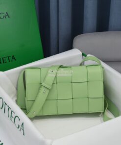 Replica Bottega Veneta BV Cassette Bag in Maxi Intreccio Bag 578004 Pi