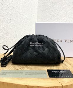 Replica Bottega Veneta BV The Pouch 20 Intrecciato 585852 Black