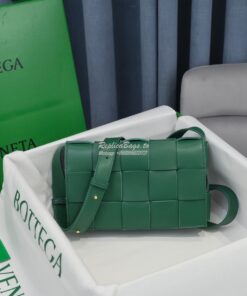 Replica Bottega Veneta BV Cassette Bag in Maxi Intreccio Bag 578004 Ra