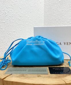 Replica Bottega Veneta BV The Pouch 20 in Butter Calf 585852 Sky Blue