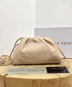 Replica Bottega Veneta BV The Pouch 20 in Butter Calf 585852 Beige