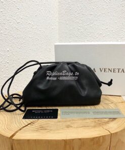 Replica Bottega Veneta BV The Pouch 20 in Butter Calf 585852 Black