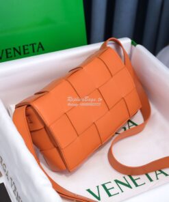 Replica Bottega Veneta BV Cassette Bag in Maxi Intreccio Bag 578004 Or 2